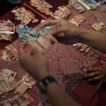 Rayap makan uang tabungan kamu